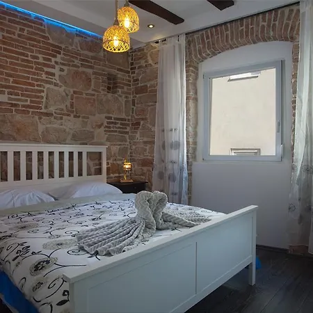 Apartment Denis Old Town Apartman *