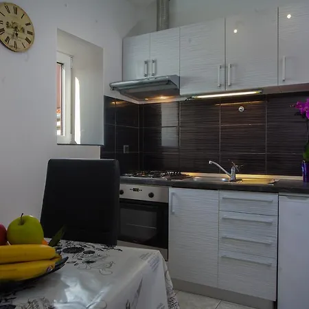 Apartment Denis Old Town Apartment